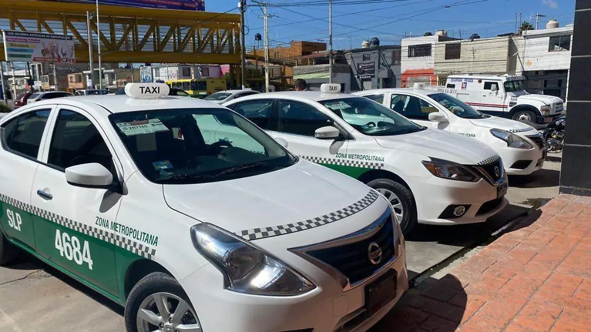 Autorizan financiamiento a taxis (2)